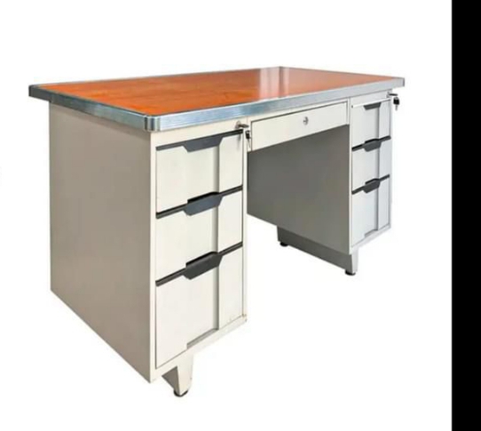Metallic 1.4m office table light gray