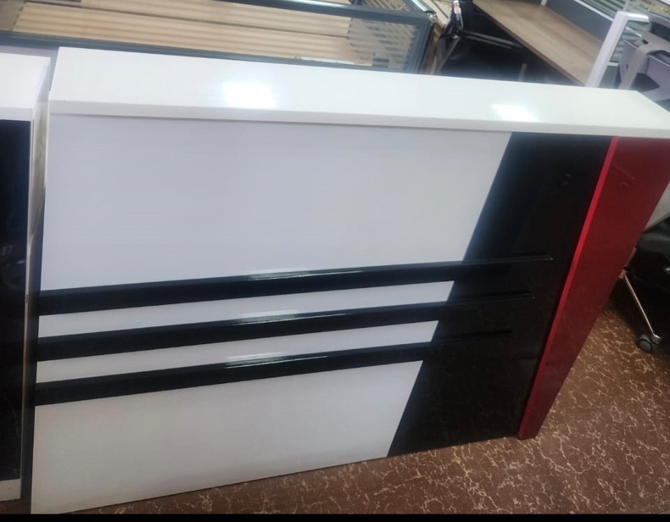 1.4m Modern Reception Table White & Black in Juba, South Sudan